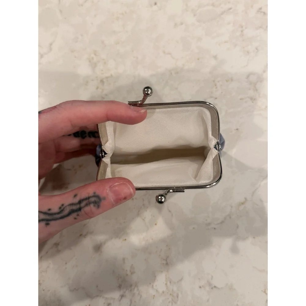 Unbranded artistic coin